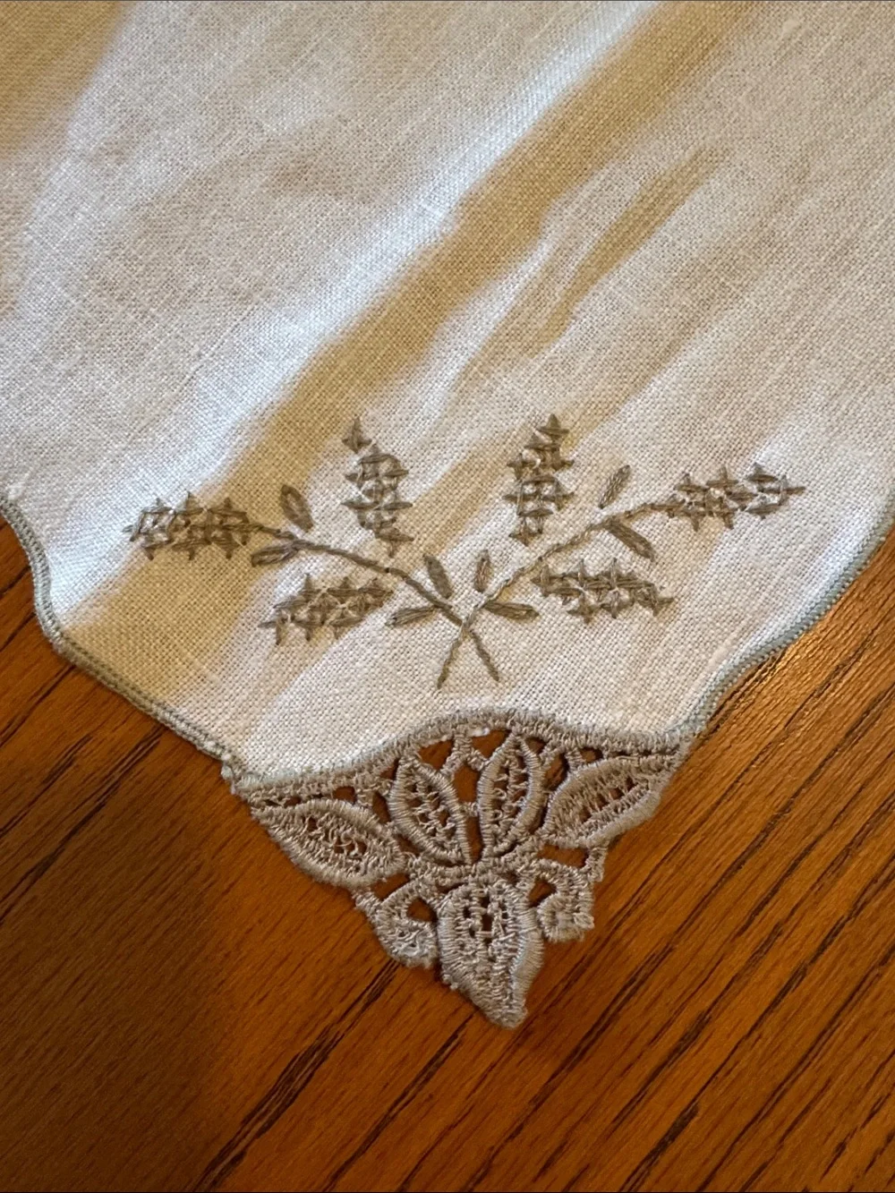 Vintage Embroidered Cream Linen Napkins - Set of 4